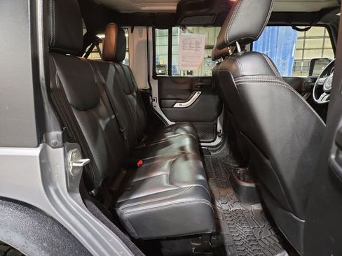 Used 2015 Jeep Wrangler Unlimited Sahara w/ Connectivity Group image 28