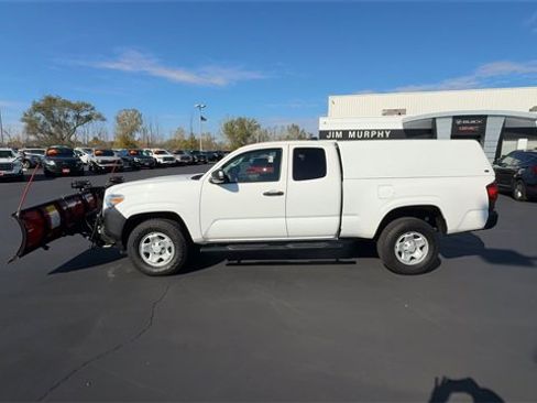 Used 2022 Toyota Tacoma SR image 5