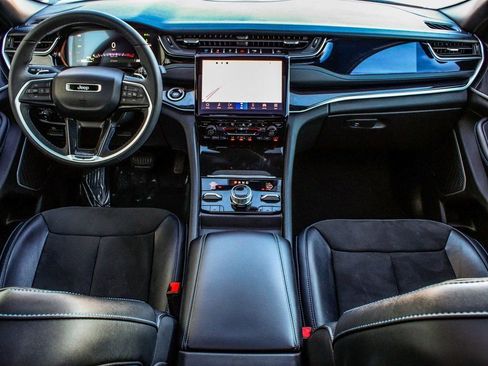 Used 2024 Jeep Grand Cherokee Trailhawk image 37