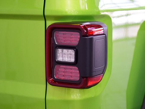 Used 2025 Jeep Gladiator Rubicon w/ Safety Group AWD/4WD image 21