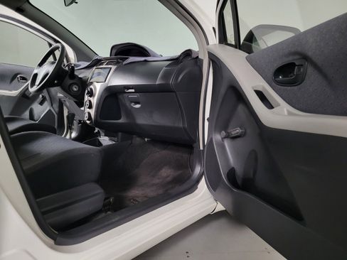 Used 2009 Toyota Yaris 4-Door Hatchback image 22