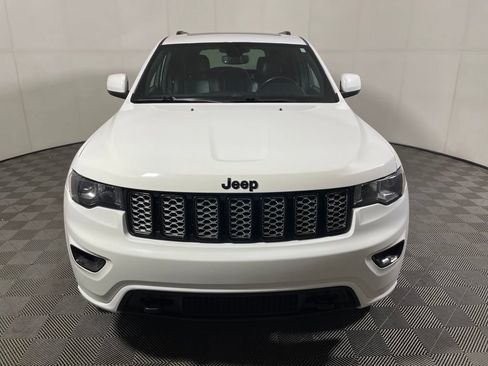 Used 2018 Jeep Grand Cherokee Laredo AWD/4WD image 3