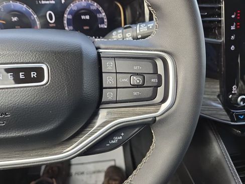 Used 2022 Jeep Wagoneer Series III w/ Flexible Seating Group image 25