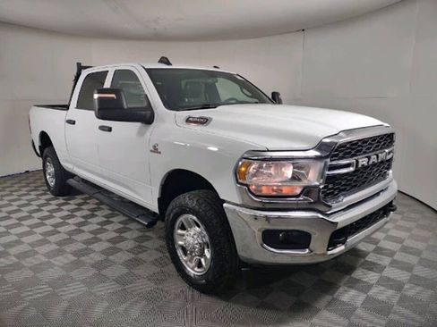 Used 2024 RAM 2500 Tradesman w/ Chrome Appearance Group AWD/4WD image 6