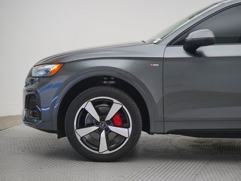 Used 2024 Audi Q5 2.0T Premium Plus w/ Premium Plus Package image 2