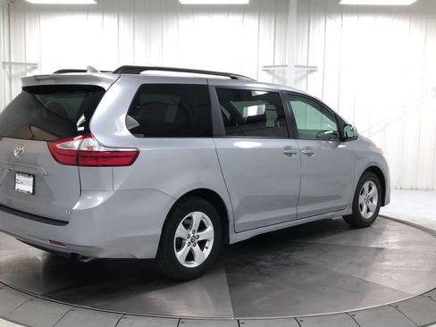 Used 2018 Toyota Sienna LE FWD image 8
