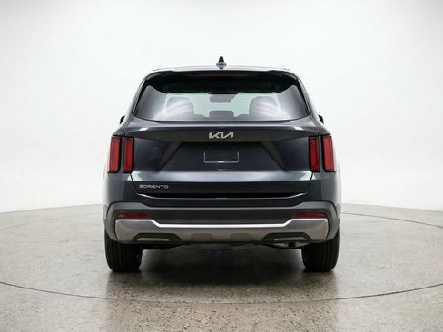 Used 2024 Kia Sorento S FWD image 7