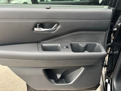 New 2025 Nissan Pathfinder Platinum image 6