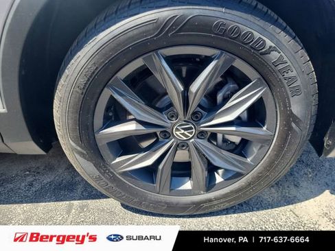Used 2024 Volkswagen Tiguan SE w/ Panoramic Sunroof Package AWD/4WD image 26