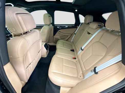 Used 2022 Porsche Macan AWD/4WD image 20