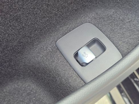 New 2026 Mercedes-Benz E 450 4MATIC Sedan image 34