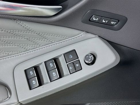 Used 2021 Toyota Avalon Limited image 21