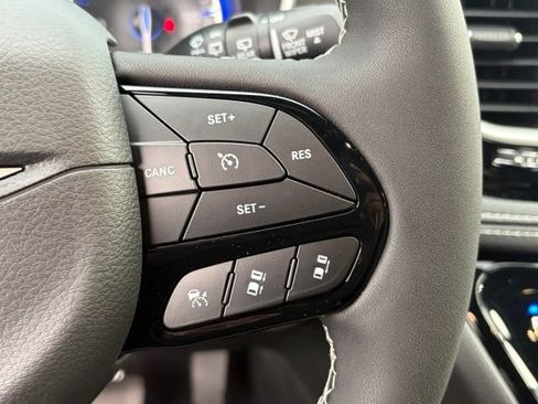 New 2027 Chrysler Pacifica Limited AWD/4WD image 18