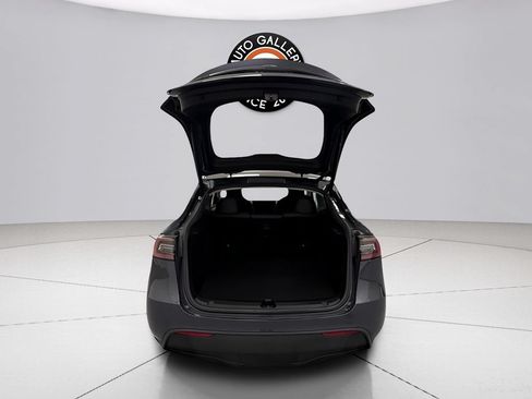 Used 2023 Tesla Model Y Long Range AWD/4WD image 9