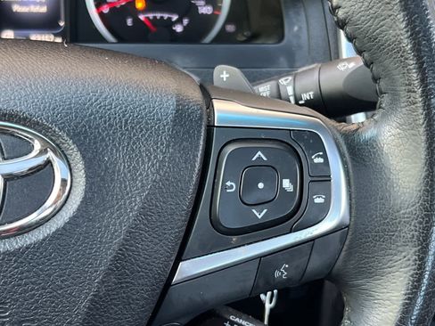 Used 2015 Toyota Camry SE w/ Moonroof Package image 24