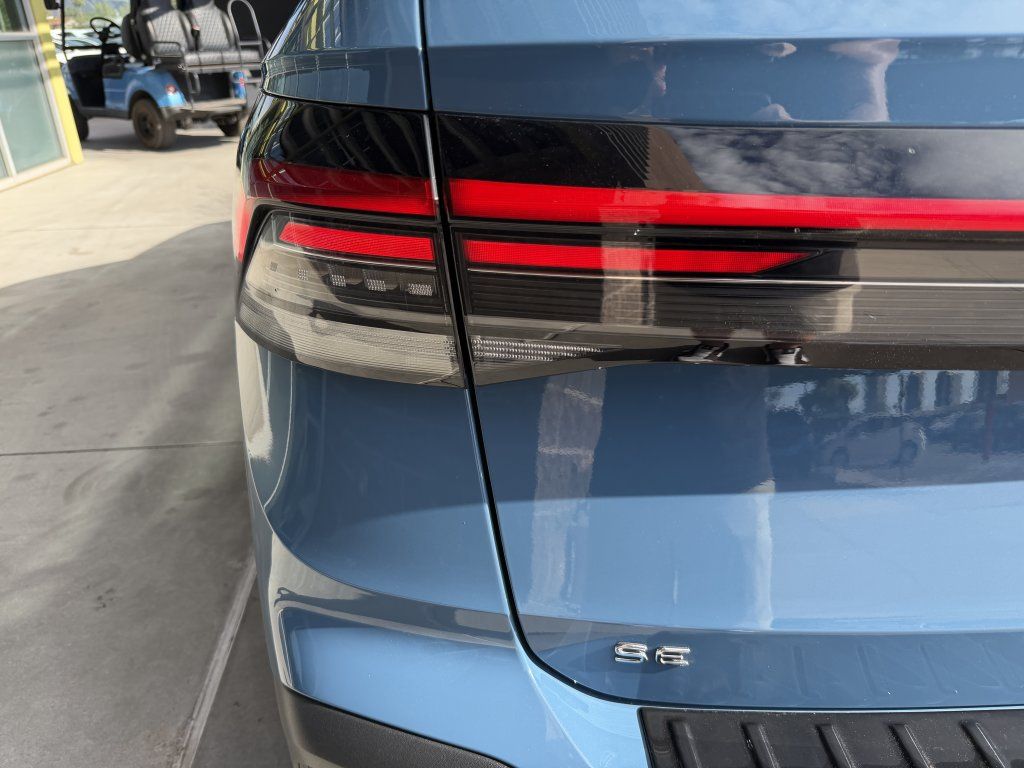 Used 2025 Volkswagen Taos SE FWD image 14