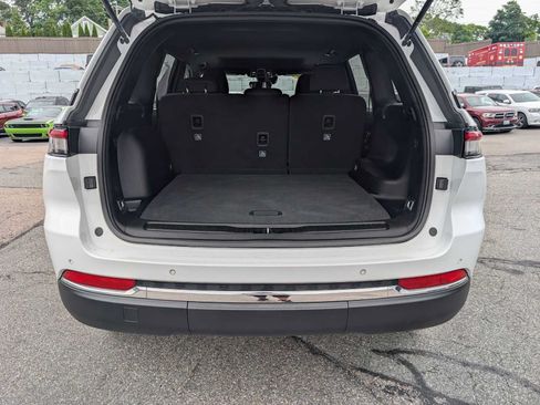 Used 2024 Jeep Grand Cherokee Laredo X AWD/4WD image 28