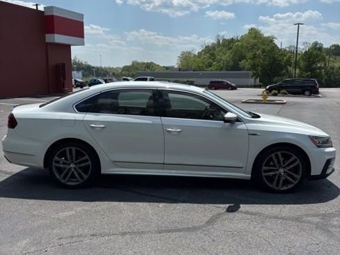 Used 2019 Volkswagen Passat 2.0T SE R-Line FWD image 3