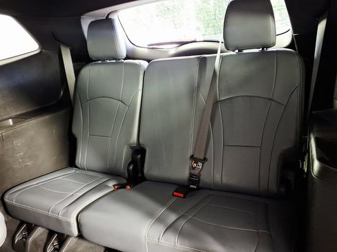Used 2022 Buick Enclave Essence w/ Sport Touring Edition FWD image 9