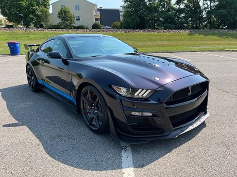 Used 2022 Ford Mustang Shelby GT500 w/ Carbon Fiber Track Pack RWD image 1