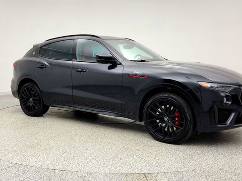 Used 2021 Maserati Levante Trofeo image 3