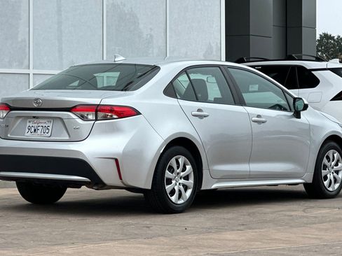 Certified 2022 Toyota Corolla LE image 4