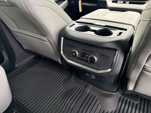 New 2025 Ford Expedition Active image 33