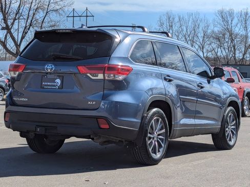 Used 2019 Toyota Highlander XLE FWD image 11