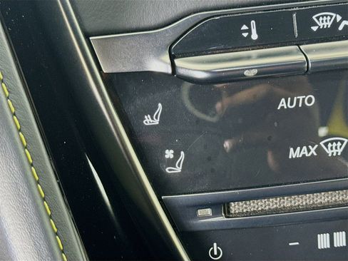 Used 2022 Aston Martin DB11 Coupe image 19