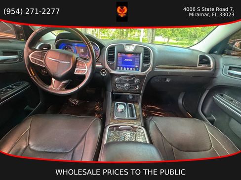 Used 2017 Chrysler 300 C RWD image 9