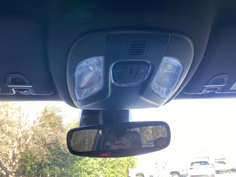 Used 2024 Jeep Compass Latitude image 32