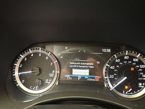 Used 2024 Toyota Highlander LE AWD/4WD image 19