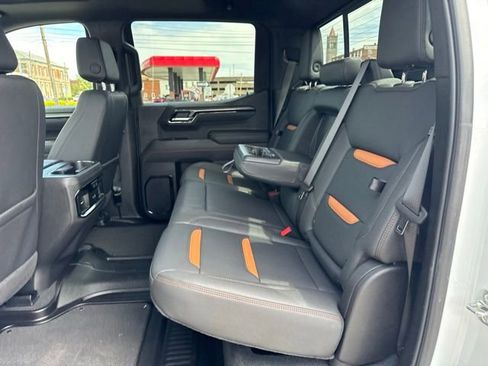 Used 2025 GMC Sierra 1500 AT4 w/ AT4 Premium Package AWD/4WD image 9