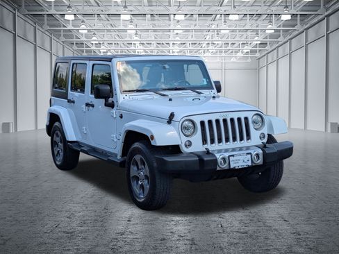 Used 2018 Jeep Wrangler Unlimited Sahara w/ Connectivity Group AWD/4WD image 7