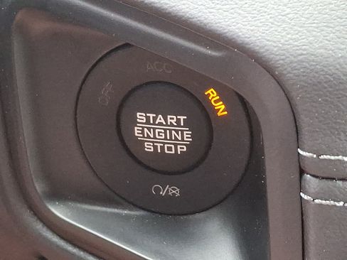 Used 2025 Jeep Wrangler Unlimited Sahara w/ Safety Group AWD/4WD image 22