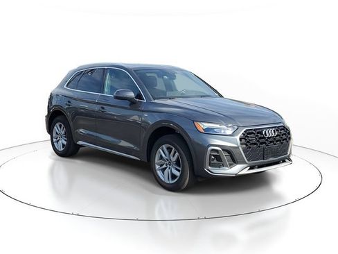 Used 2022 Audi Q5 2.0T Premium w/ Convenience Package AWD/4WD image 2
