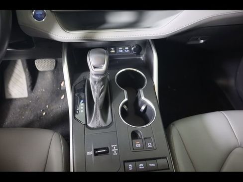 Used 2022 Toyota Highlander XLE AWD/4WD image 26