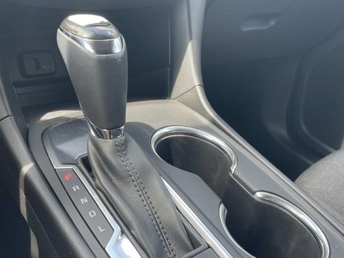 Used 2018 Chevrolet Equinox LT FWD image 24