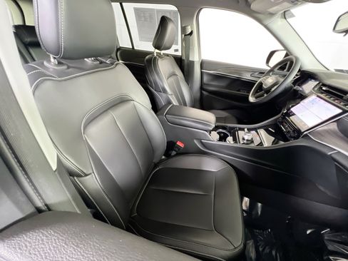 Used 2023 Jeep Grand Cherokee Limited AWD/4WD image 27