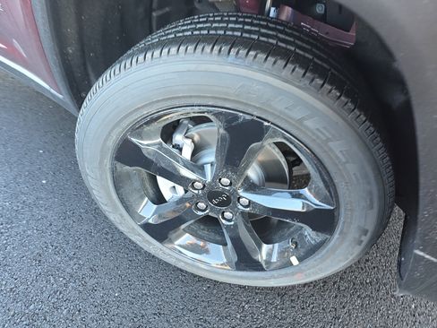 New 2025 Jeep Grand Cherokee Altitude image 24