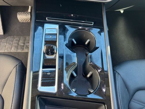 Used 2025 Volkswagen Atlas SE image 41