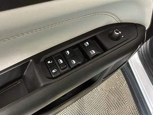 Used 2023 Jeep Compass Limited w/ Elite Group AWD/4WD image 11