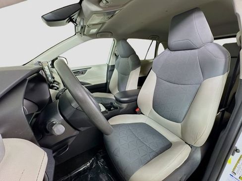 Certified 2020 Toyota RAV4 XLE image 17