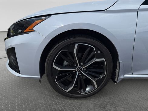 Used 2025 Nissan Altima 2.5 SR w/ SR Premium Package FWD image 9