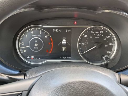 Used 2024 Nissan Versa SV w/ Trunk Package FWD image 31