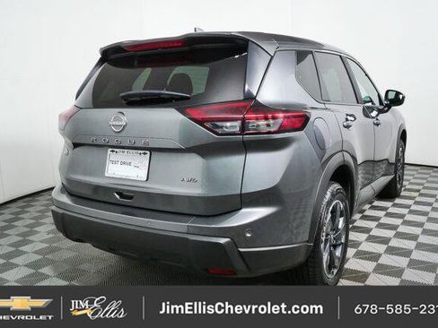 Used 2025 Nissan Rogue SV AWD/4WD image 3