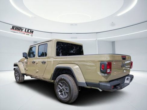 New 2025 Jeep Gladiator Sport image 5