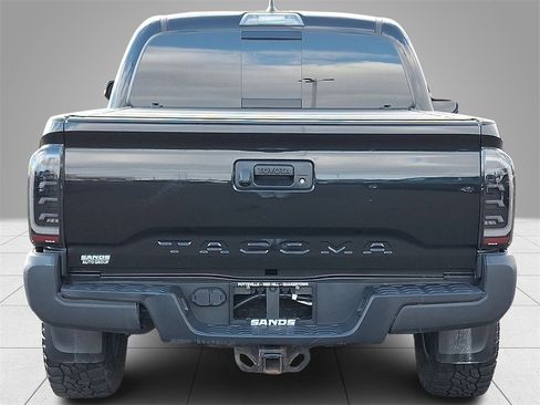 Used 2018 Toyota Tacoma TRD Off-Road image 5