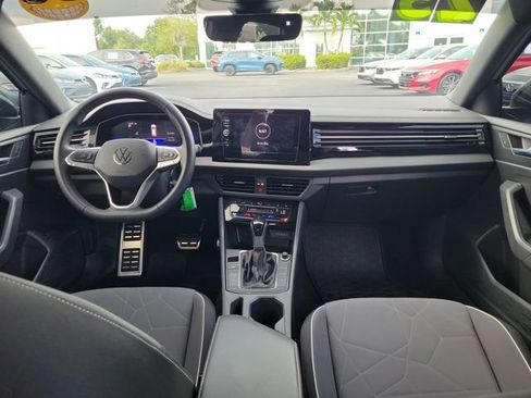 Used 2025 Volkswagen Jetta Sport FWD image 2