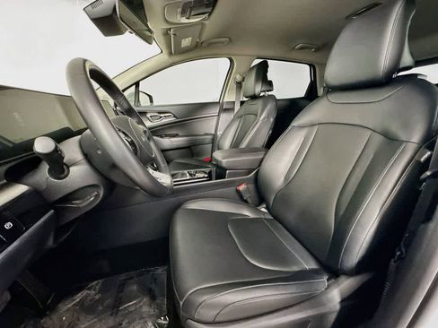 Used 2025 Kia Sportage EX FWD image 11